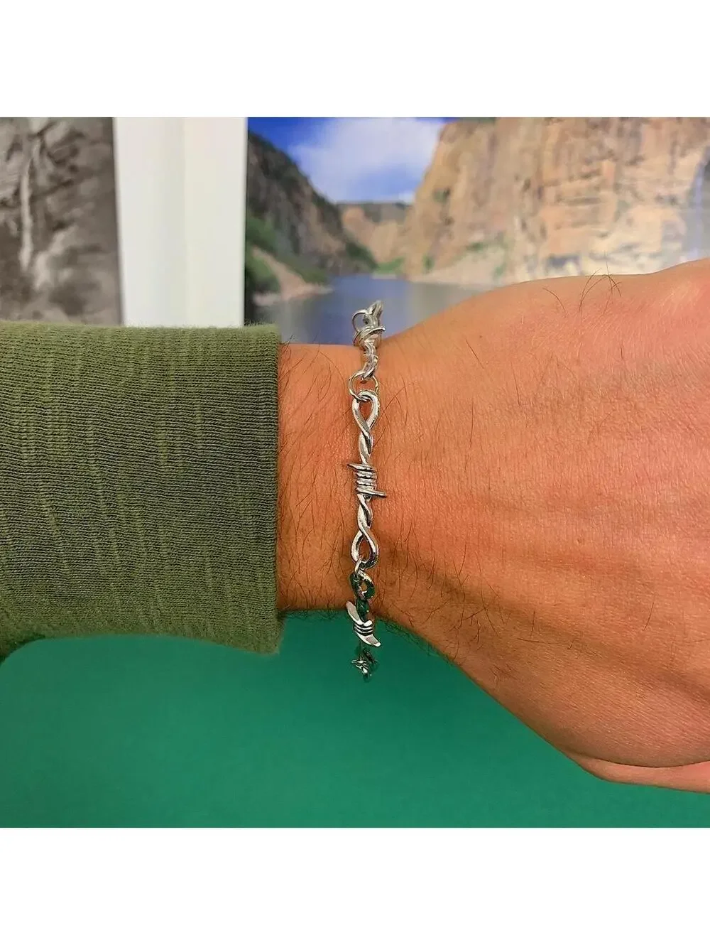 Y2k Cyber barbwire opium punk style bracelet. Cool design. Nice quality. Chain